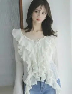 【新品タグ付き】ラッフルデザインニットプルオーバー