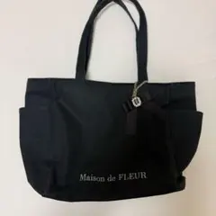 Maison de FLEUR トートバッグ チャーム付きのサムネイル