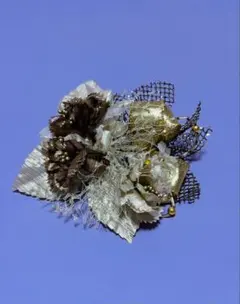 コサージュ　お花　ビーズ　ベージュ　ゴールド　結婚式　フォーマル