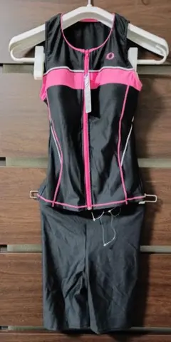 新品　IGNIO 水着　Sサイズ、水泳帽、ゴーグルセットのサムネイル