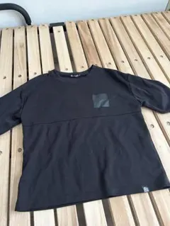 黒のポケット付きTシャツ 130