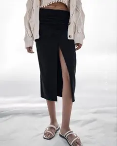 【美品】ZARA ミディ丈ドレープスカートのサムネイル