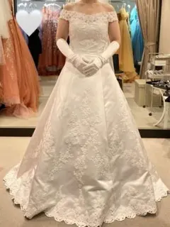 ウェディングドレス　オフショルダー　Ａライン