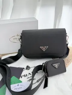 極美品 ブラックショルダーバッグレザー