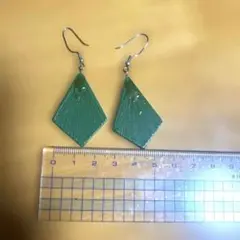 グリーン 緑 ひし形 四角 ピアス
