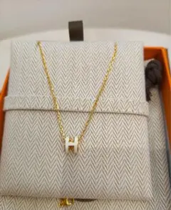 【週末限定】HERMES Pop H mini ネックレス ホウイト ゴールドのサムネイル