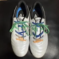 Umbro サッカーシューズ シルバー 幾何学模様
