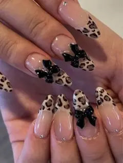 SHEIN ネイルチップ　ヒョウ柄　リボン　かわいい　韓国