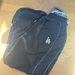 LA 黒パンツ