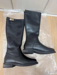 レザー牛革本革　黒いロングブーツ 金具付き