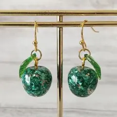 No.2518 青りんご ピアス ハンドメイド レジン