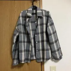 グレーと白のチェック柄長袖シャツ