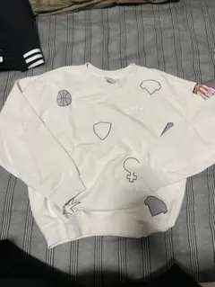 adidas 刺繍デザイン トレーナー XS クリーム色