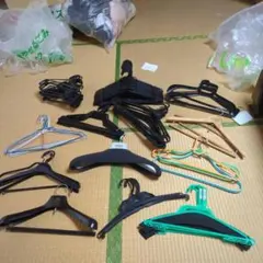 ハンガー　まとめ売り　60個　ARMANI COLLEZIONIも１つあり