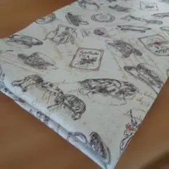 ヴィンテージ風ティーセット柄綿麻生地 110cm巾×70cm