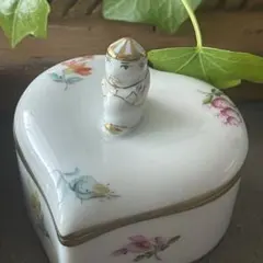 Herend 蓋付き小壺 磁器 手描き 花柄 金彩 Herend 蓋付き小壺 磁器 手描き 花柄 金彩 - メルカリ