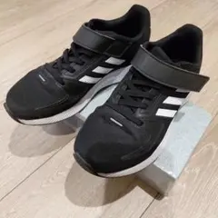 adidas ブラック スニーカー ストラップ付き 21cm
