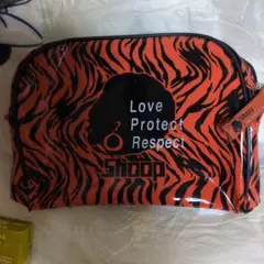 SHOOP トラ柄ポーチ Love Protect Respect