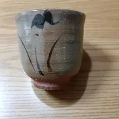 手描き花模様の湯飲み 茶色