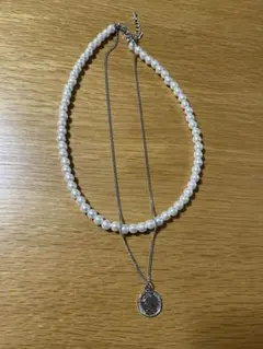 パールとコインチェーンの2連ネックレス