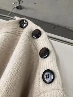 【超美品】ザンパ　ホワイト　ニット　セーター　ボタン　ふんわり　柔らか