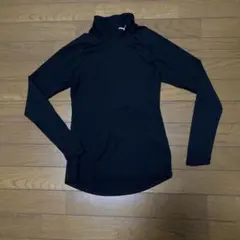 ブラックタートルネック長袖シャツ