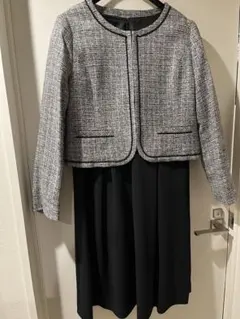 ジャケット上下とネイビードレス