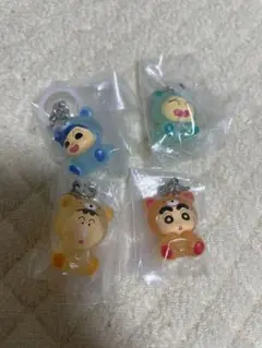 クレヨンしんちゃん めじるしアクセサリー　みんなでくまパジャマ　4点セット