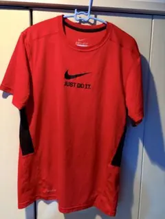 Nike DRI-FIT レッド Tシャツ