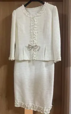 ホワイト フリル付きスーツセット
