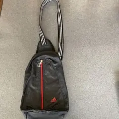adidas スリングバッグ ブラック/レッド