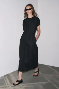 ♡新品　タグ付き　ZARA プリーツ入りミディワンピース　ブラック　XS