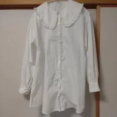 イング　フリル襟ホワイト長袖シャツ