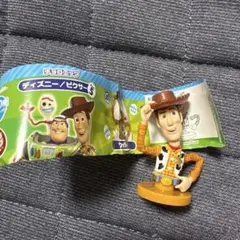トイ・ストーリーのウッディ　チョコエッグのフィギュア