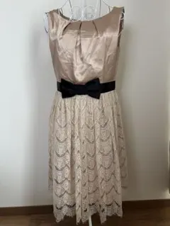 パーティードレス　膝丈　シャンパンゴールド　切り替えしリボン　レース