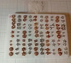 多様なデザインの樹脂ピアス50ペアセット シルバー ゴールド
