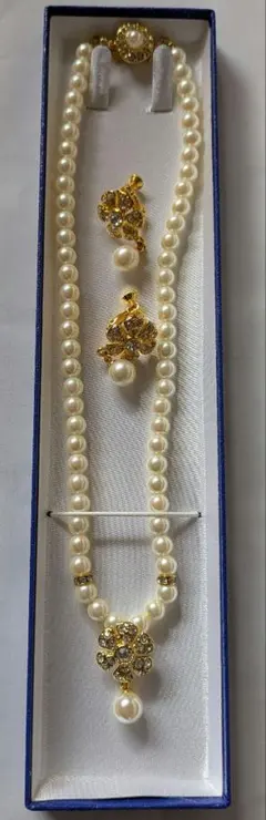 パール調ネックレスとゴールドのイヤリングセット 中古品
