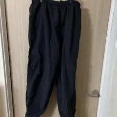黒ナイロンパンツ
