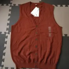 新品　UNIQLO ウール Vネック ベスト L　前開き　ユニクロ　タグつき