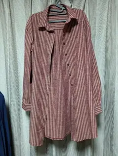 赤と白のストライプ 長袖シャツ