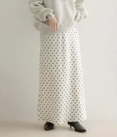 ローリーズファーム LOWRYSFARM【新品】ストレッチサテンスカート