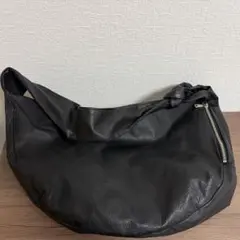 MAISON SPECIAL 本革 ブラック バナナショルダーバッグのサムネイル
