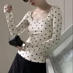 スクエアネック 長袖 Tシャツ