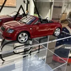 Audi TT Roadster ミニカー レッド1/18のサムネイル