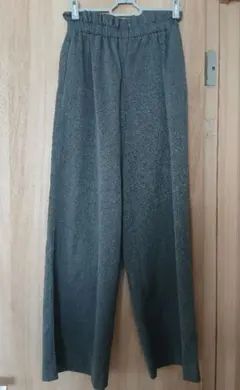 ユニクロ　グレー ワイドパンツ ゴムウエスト
