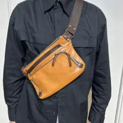 革 ボディバッグ