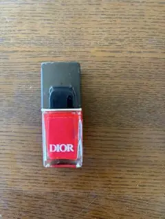 DIOR レッド　VERNIS 999
