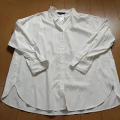 白　ブラウス
