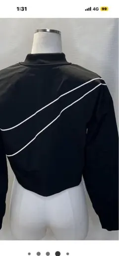 Nike ブラック クロップドジャケット