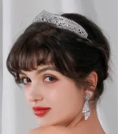 クリスタル　ティアラ